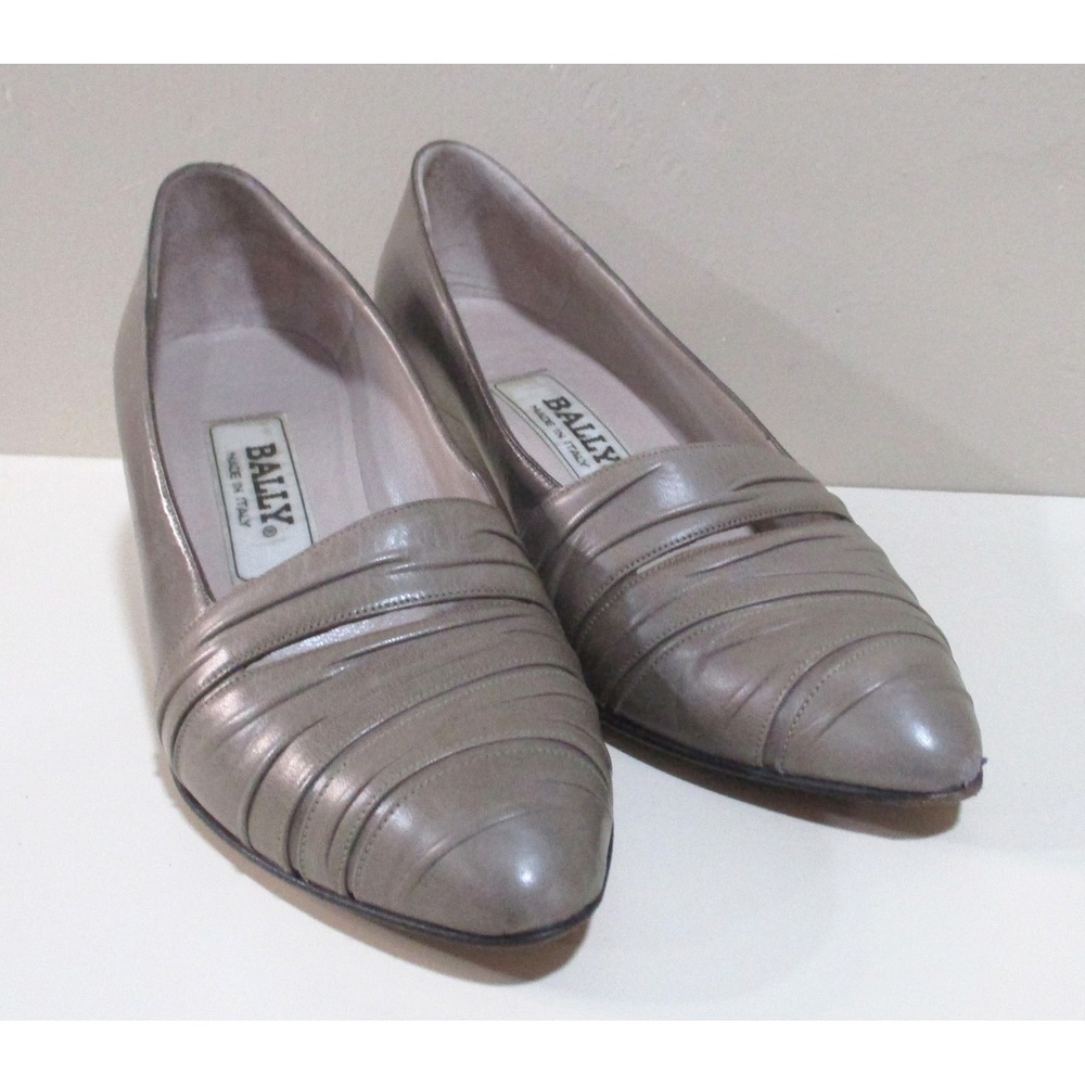 Bally Vintage Taupe Grey Leather Pleated Pointed Toe Pumps Made in Italy Size 6M